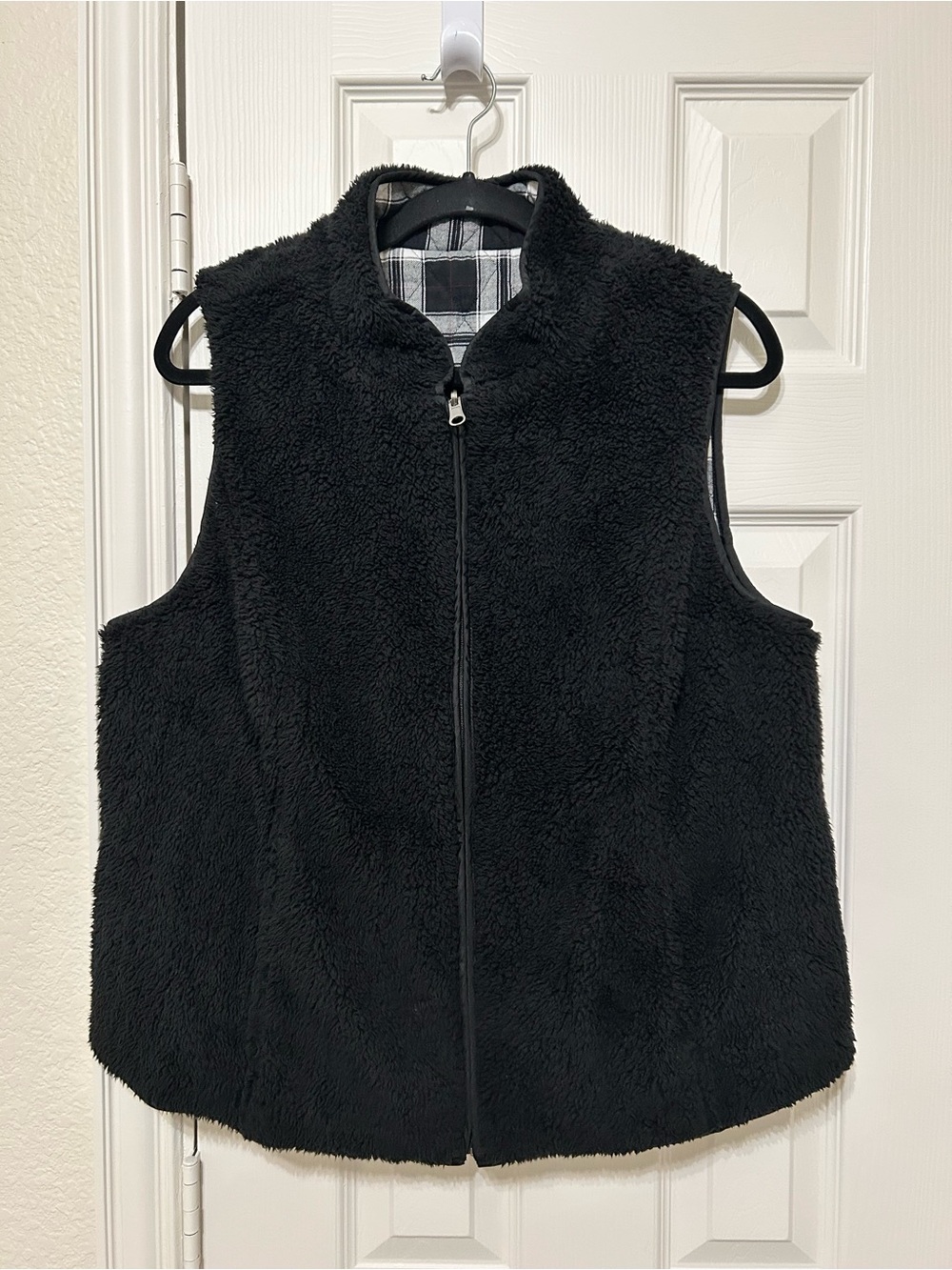 Women's Black Fleece & Plaid Reversible Zip-Up Vest size M/L